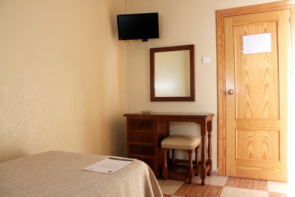 المرية Hotel Sevilla الغرفة الصورة
